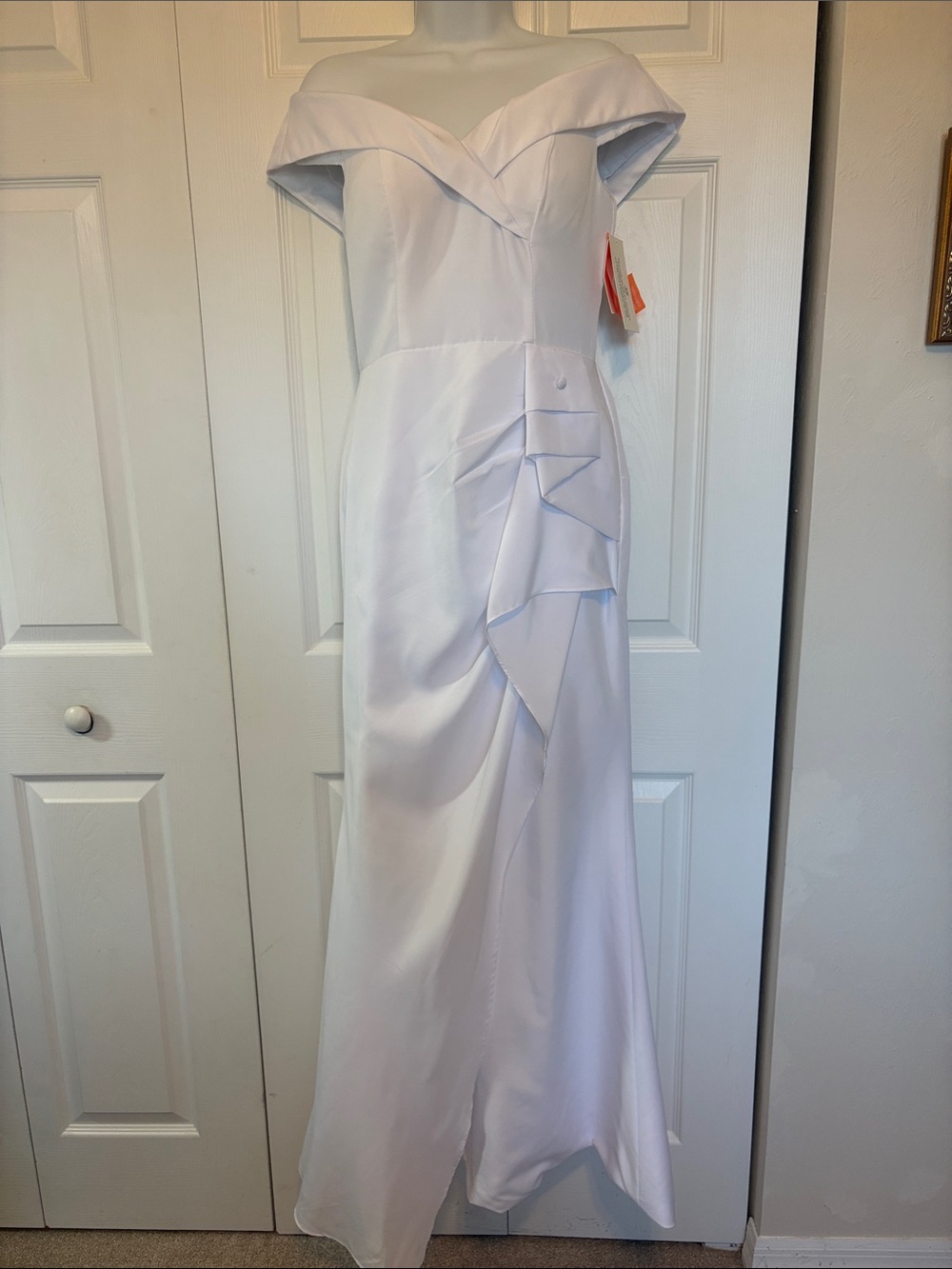 NWT Elegant White Off-the-Shoulder Maxi/Formal Dress (Size 2).